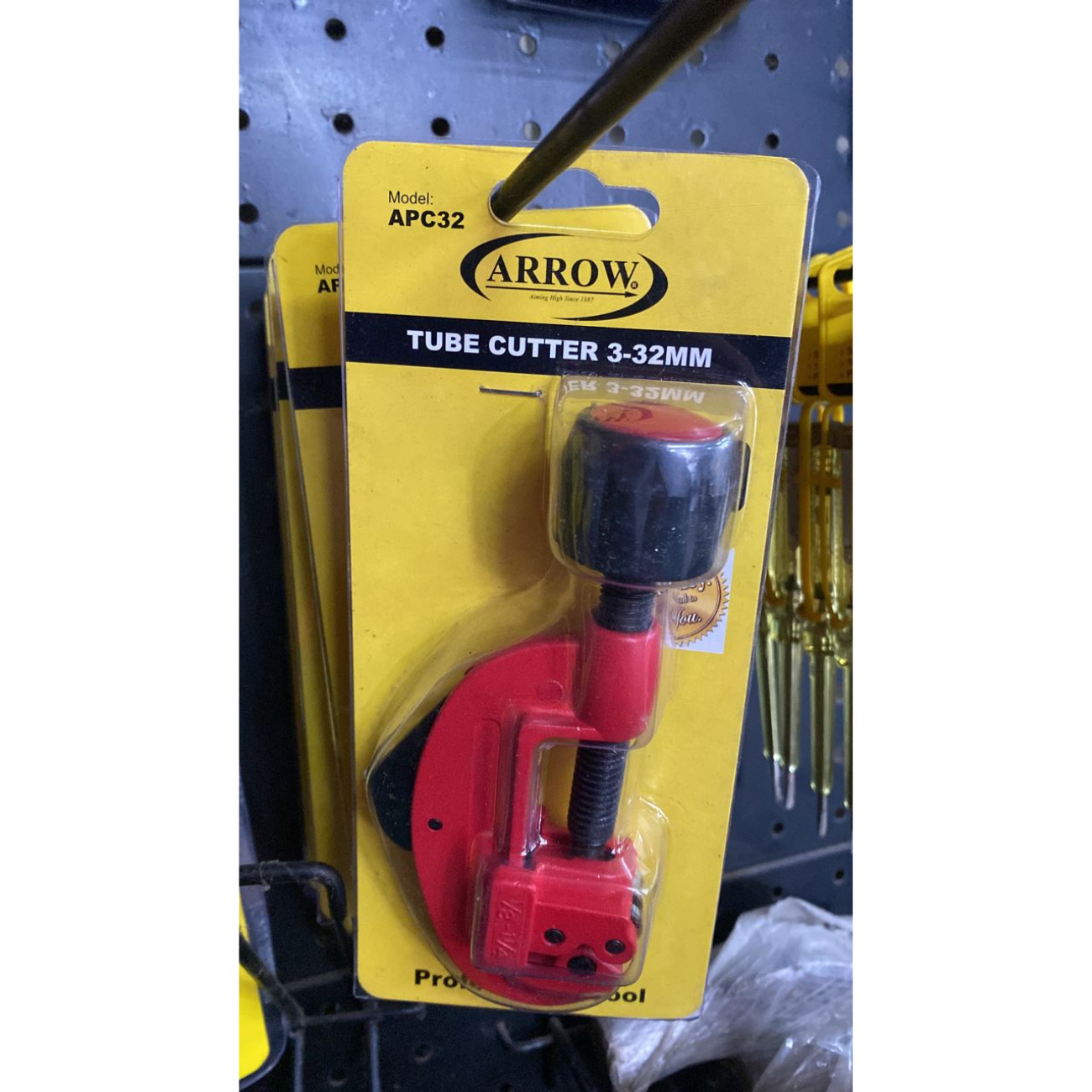 ARROW APC32 HEAVY DUTY TUBING CUTTER (3-32MM)