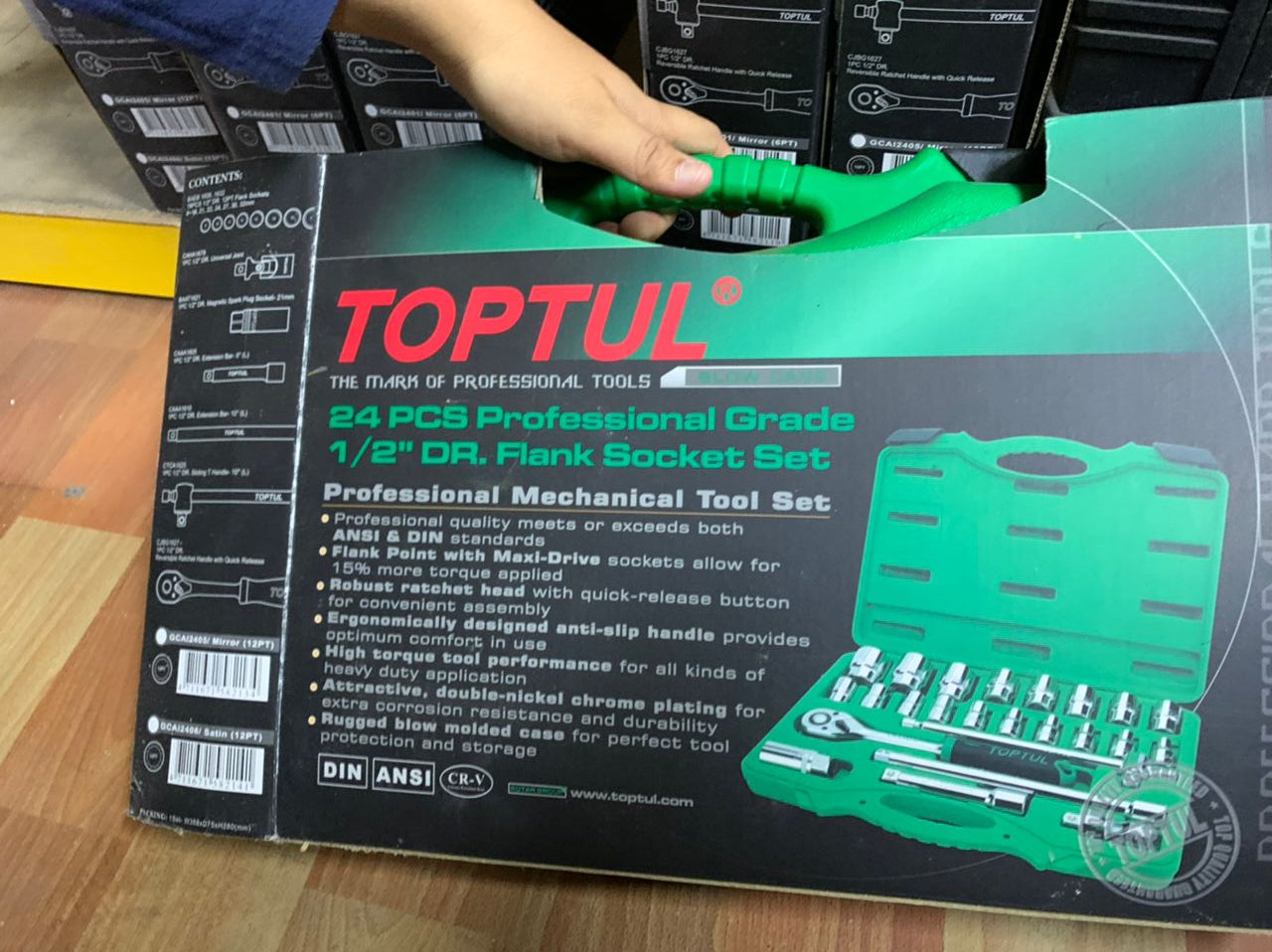 TOPTUL 24PCS PROFESSIONAL GRADE 1/2" DR. FLANK SOCKET SET